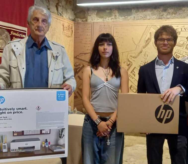 Lucca, un pc e una stampante per aiutare la ragazza rimasta orfana nella tragedia di Torre<br>
