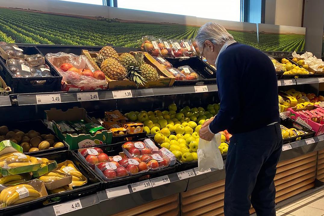 Caro-frutta a Ferrara, commercianti e agricoltori: «Noi non ci guadagniamo»