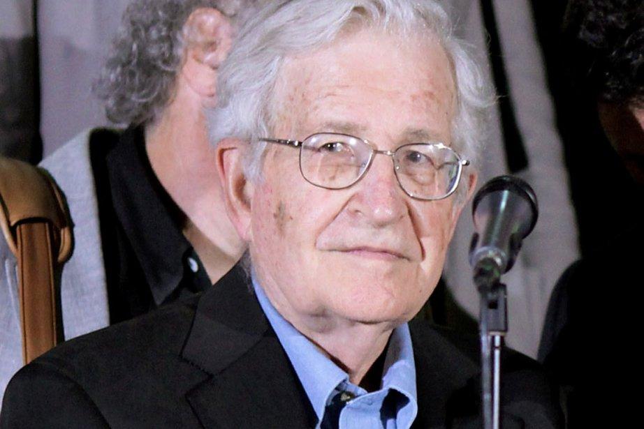 La moglie smentisce la morte di Noam Chomsky