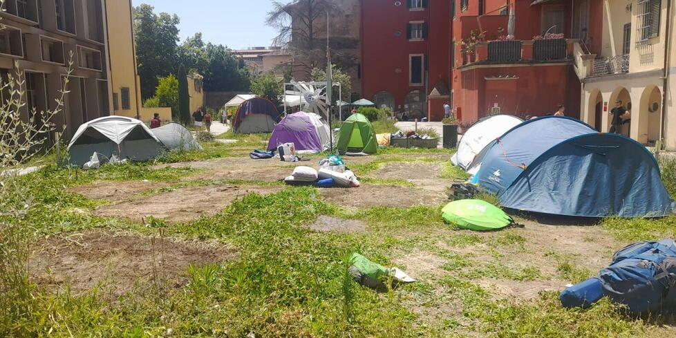 Pisa, tende smontate: l’occupazione si sposta in un edificio dell’Ateneo