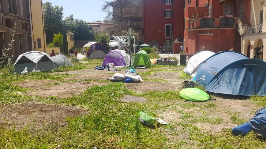 Pisa, tende smontate: l’occupazione si sposta in un edificio dell’Ateneo