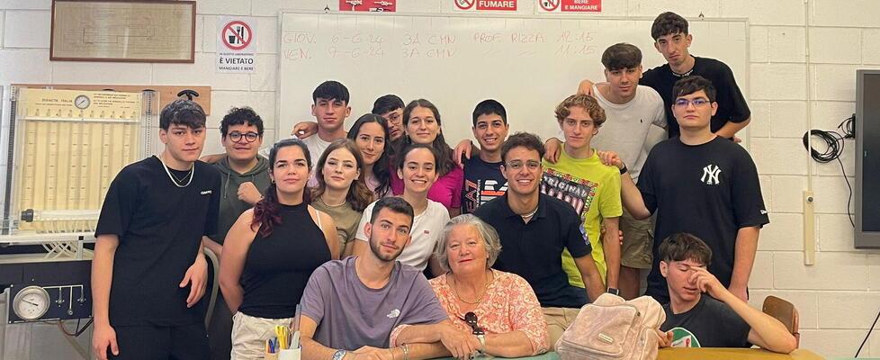 Livorno, la prof del Nautico in pensione dopo 20 anni: «Ragazzi mi avete dato tanto»