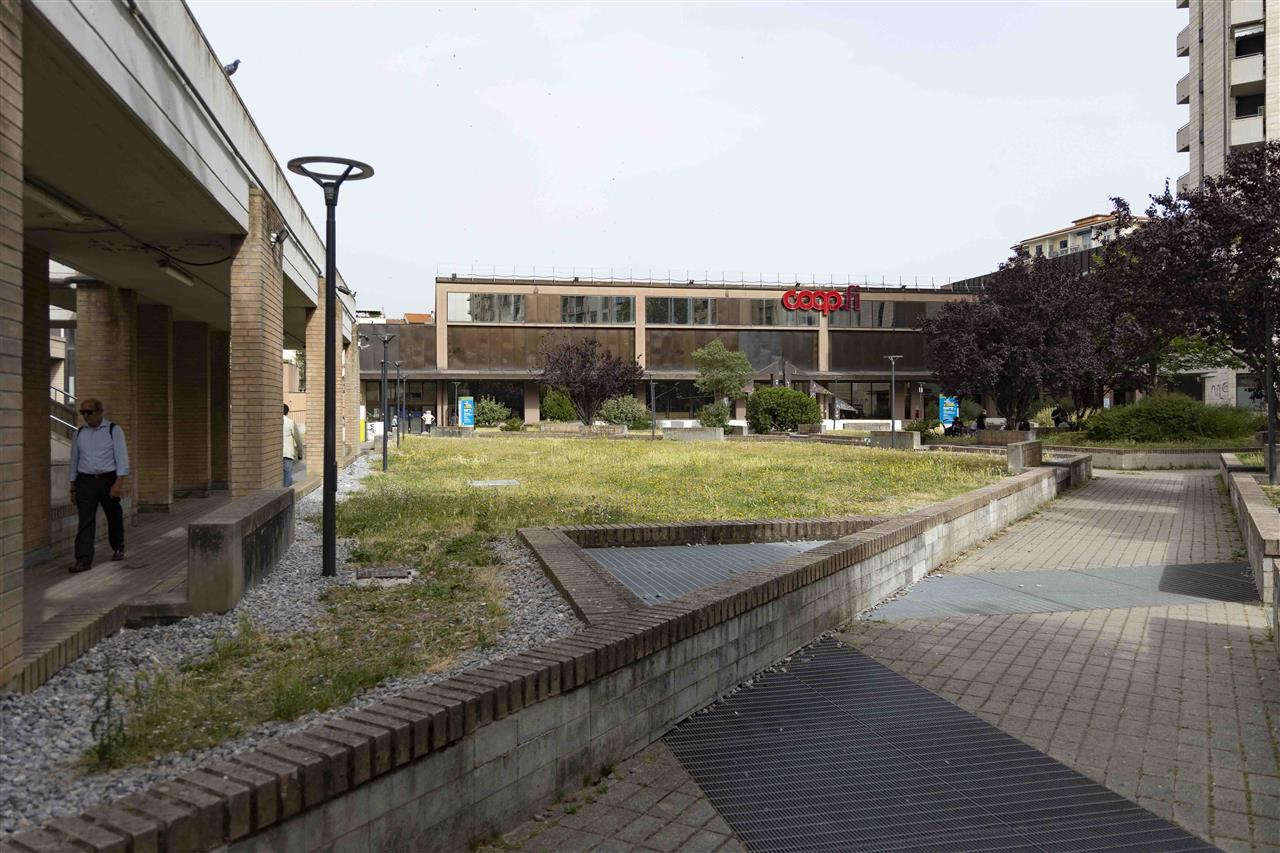 Firenze, incendio alla Coop di piazza Leopoldo: centro commerciale chiuso