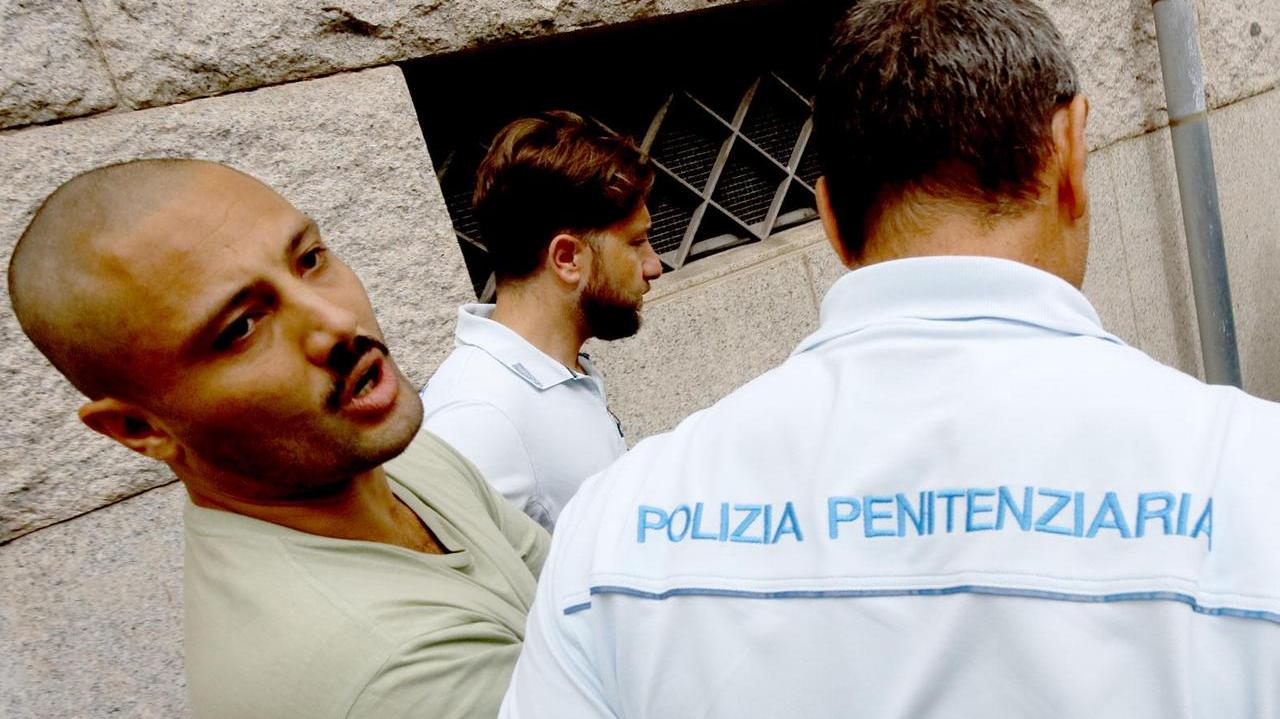 Seung all'ingresso del tribunale