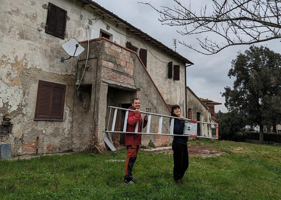 Livorno, la sfida di Adriano e Chiara: «Ristrutturiamo la casa grazie ai consigli degli amici di Instagram»