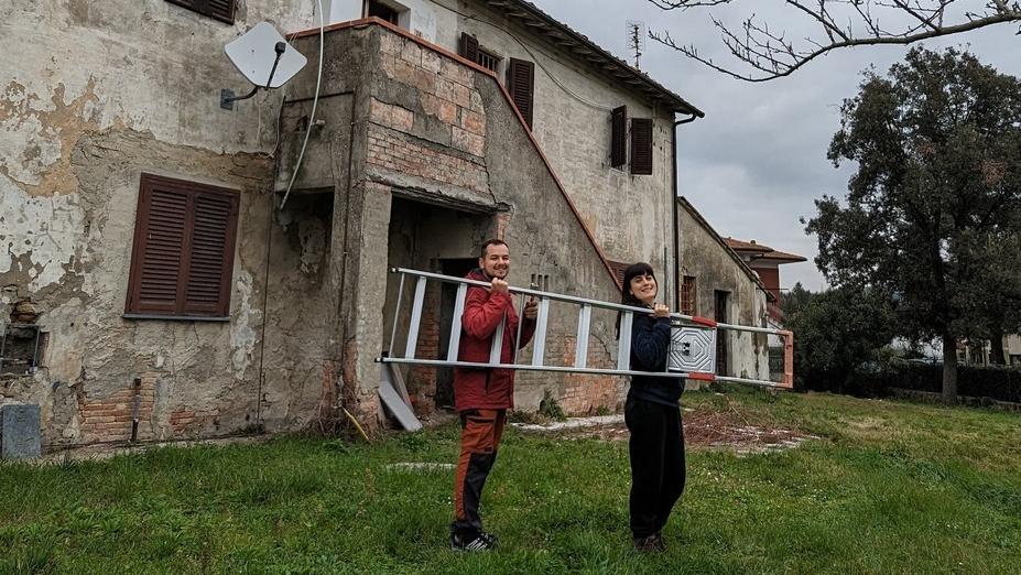Livorno, la sfida di Adriano e Chiara: «Ristrutturiamo la casa grazie ai consigli degli amici di Instagram»