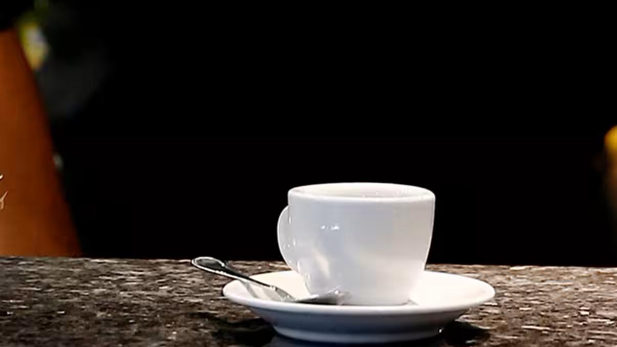 Guerra e cambiamenti climatici, aumenta il costo del caffè. Ecco cosa accadrà ai prezzi della tazzina