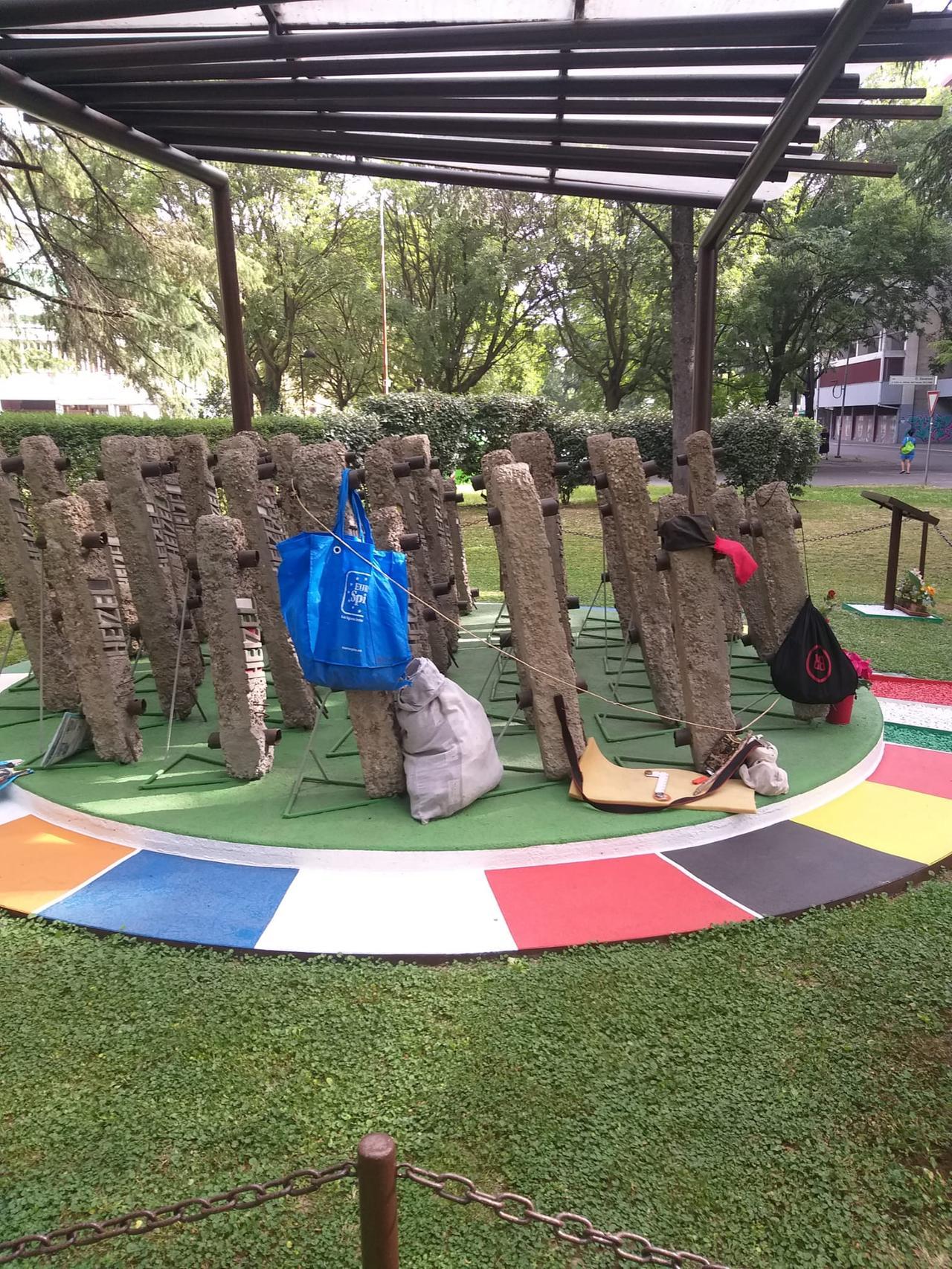 Oltraggio al monumento dedicato ai 39 tifosi della Juventus morti all’Heysel