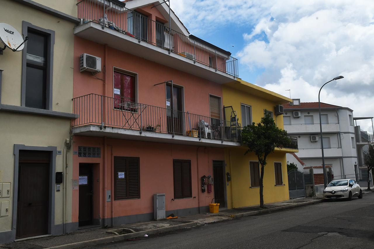 
	L'appartamento di via Lanusei in cui &egrave; stato scoperto il giro di&nbsp;prostituzione (archivio)&nbsp;

