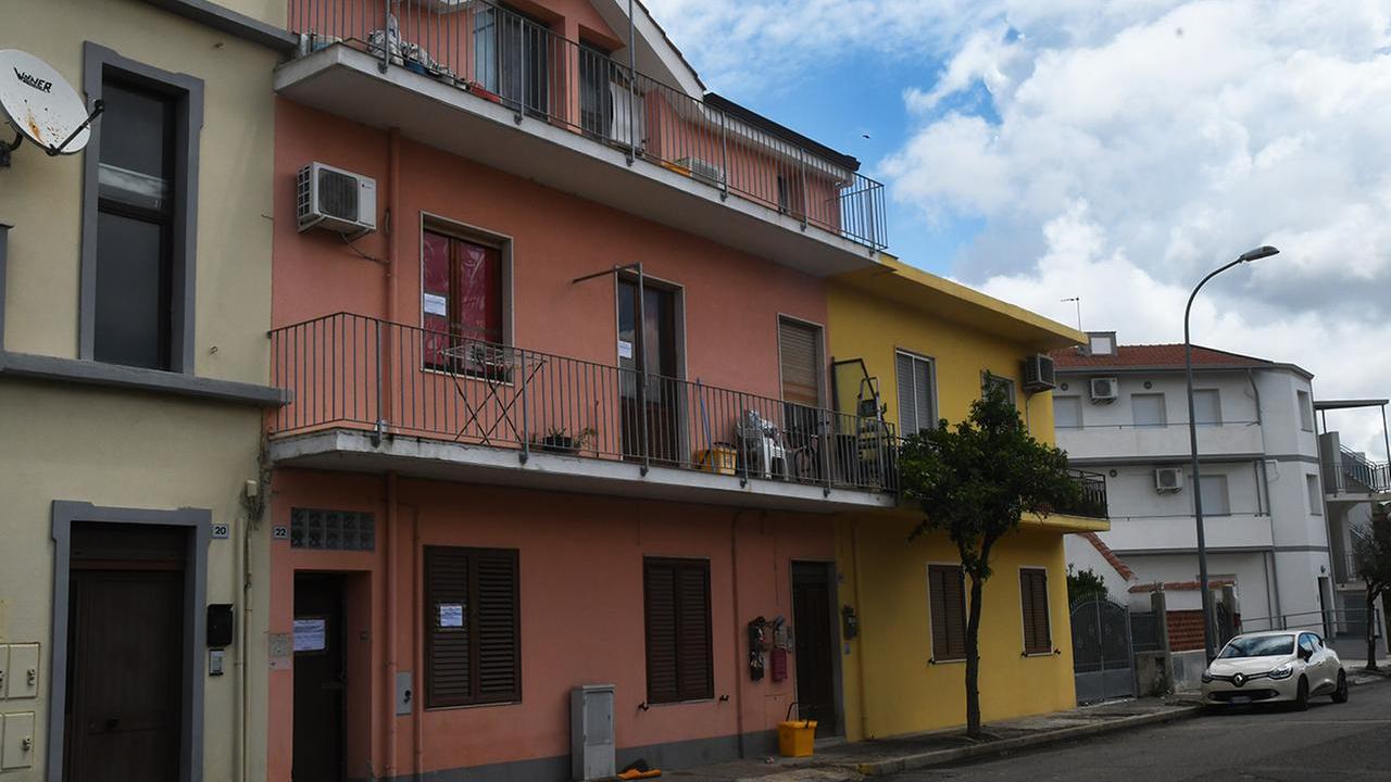L'appartamento di via Lanusei in cui è stato scoperto il giro di prostituzione (archivio) 