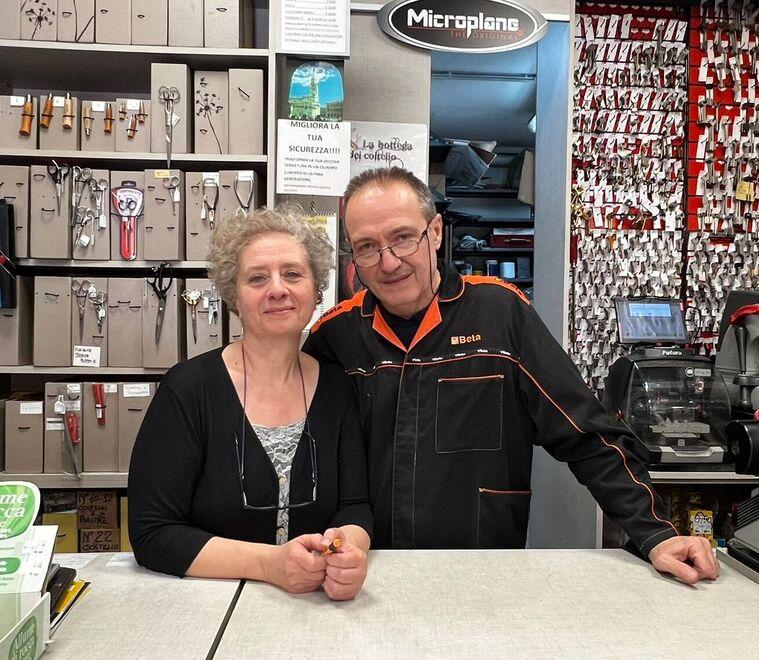 L’arrotino del centro storico di Modena saluta e va in pensione: «Ci piange il cuore»