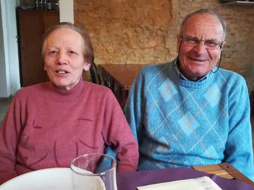 Marito e moglie muoiono a distanza di quaranta minuti. La figlia: «Una vita trascorsa fianco a fianco»