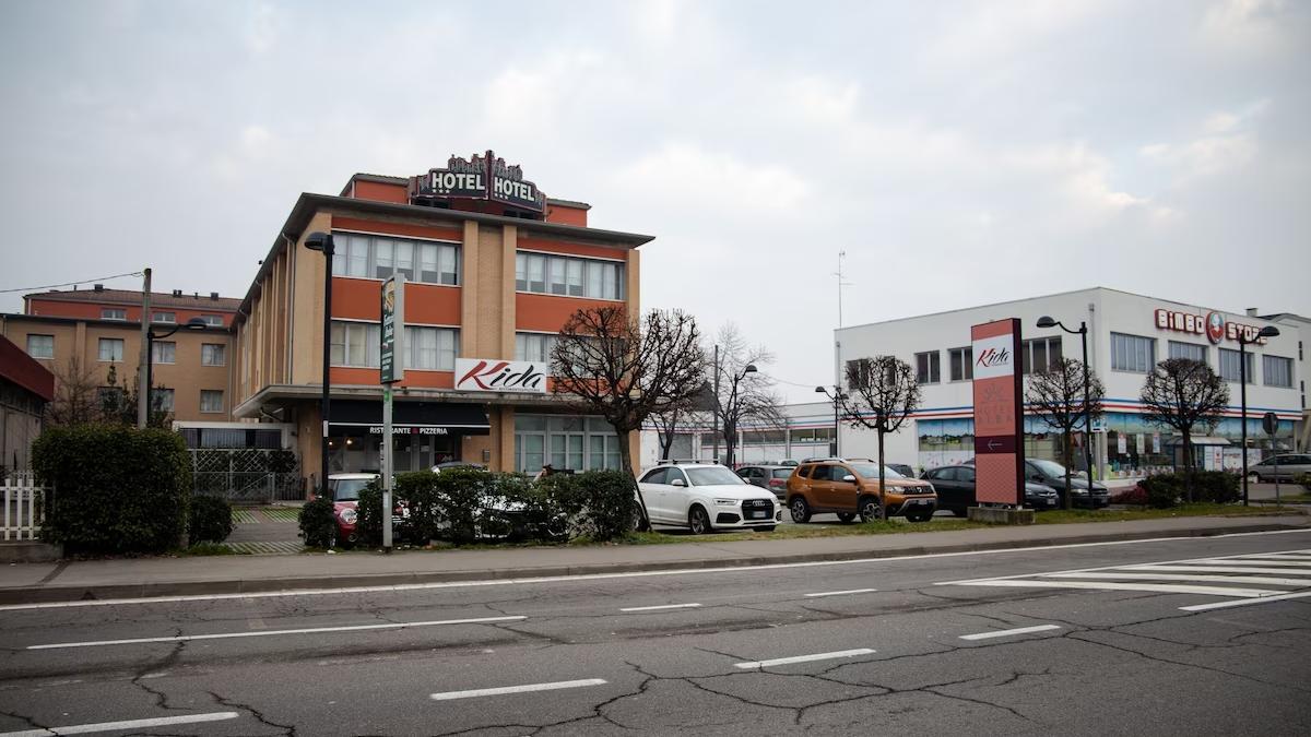 Distrugge la stanza d’albergo e poi aggredisce i carabinieri, arrestato