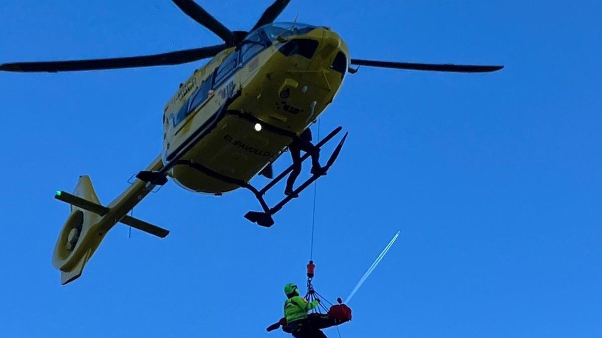 Escursionista cade lungo il sentiero, recuperato dal soccorso alpino
