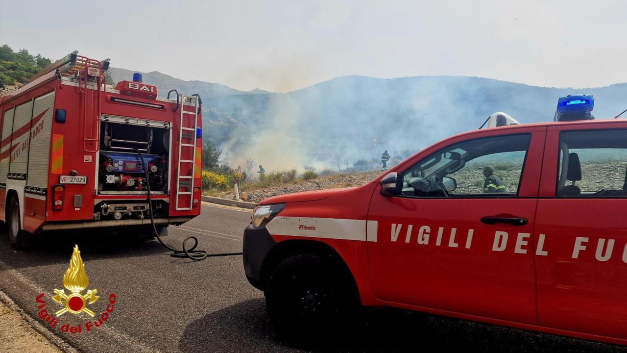 
	L'intervento dei Vigili del fuoco per domare il rogo a Bara

