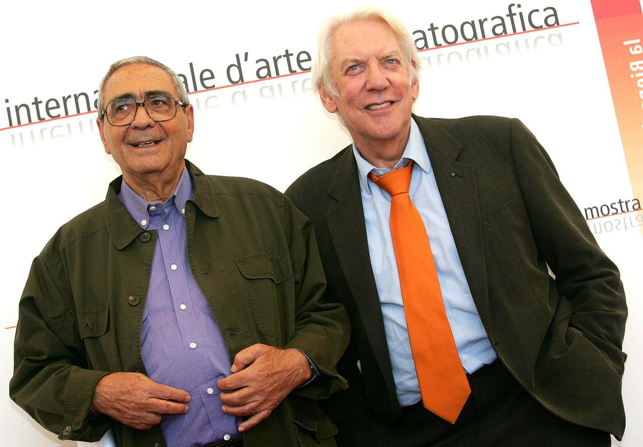 
	Donald Sutherland (a destra) con Giuseppe Rotunno direttore della fotografia nel film Casanova

