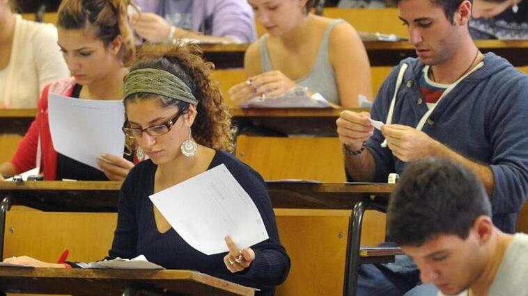 Università di Sassari, calano gli iscritti: le donne restano maggioranza