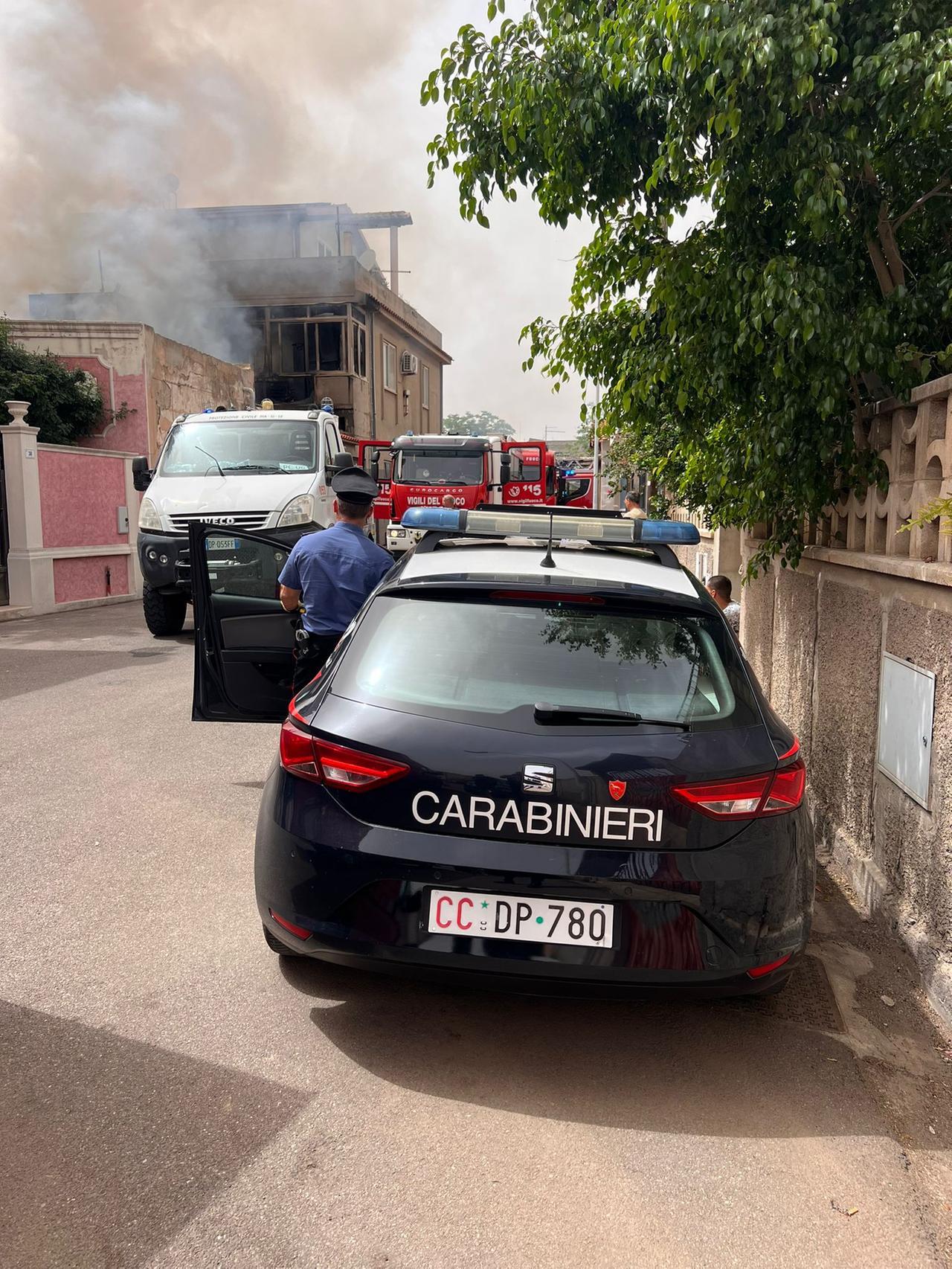 Rogo distrugge l’appartamento di una coppia di Maracalagonis, marito e moglie sono riusciti a uscire in tempo