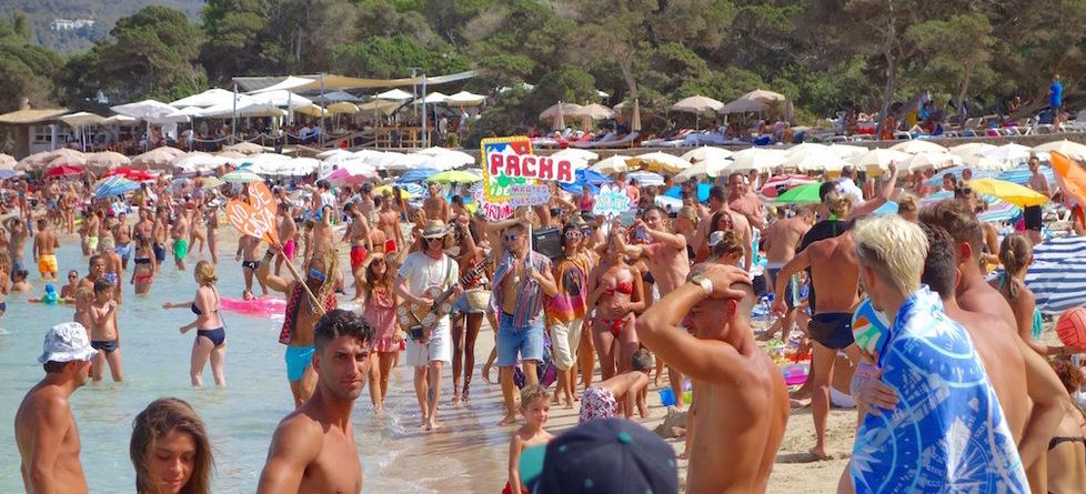 Turismo, esempio per la Sardegna il modello Baleari: isole più green e digitali 