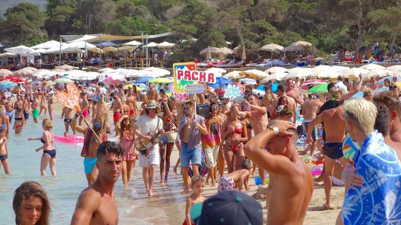 Turismo, esempio per la Sardegna il modello Baleari: isole più green e digitali