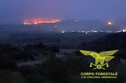 Vasto rogo tra Guasila e Guamaggiore, elicotteri e canadair in azione