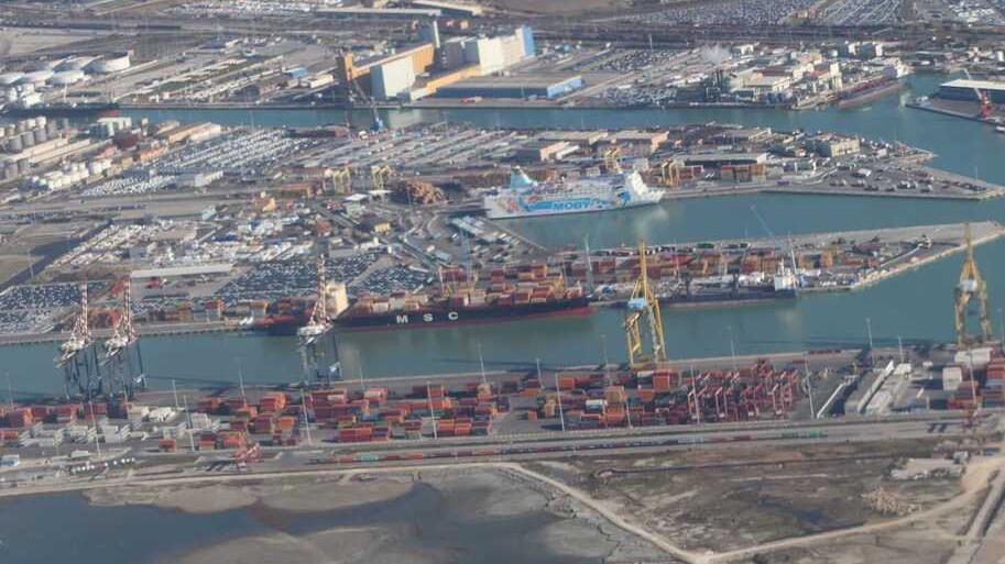 Porto di Livorno, Darsena Toscana e container: preoccupate le associazioni