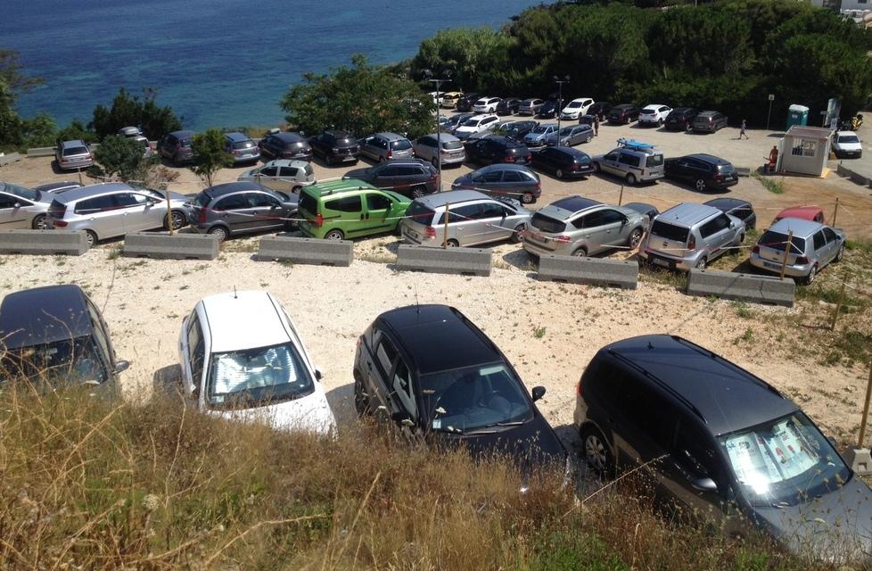 
	Il parcheggio di Capo Bianco (foto d'archivio)

