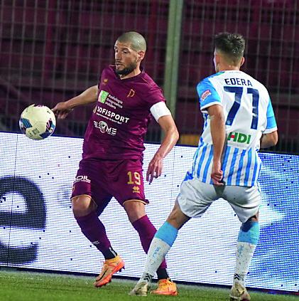 Pontedera, tre conferme sono nero su bianco. Firmano Espeche, Martinelli e Cerretti