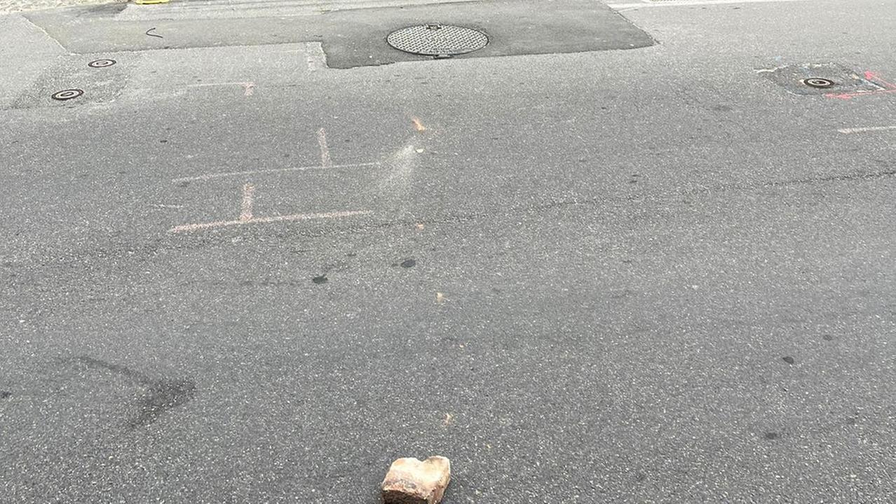 Ferrara, cade una grossa pietra dalla Torre dei Leuti