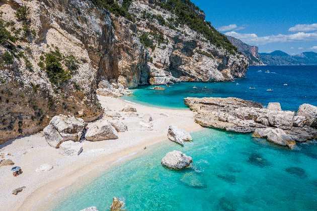 La Sardegna sbanca le “5 vele”: sette località nella guida del Mare più bello del 2024