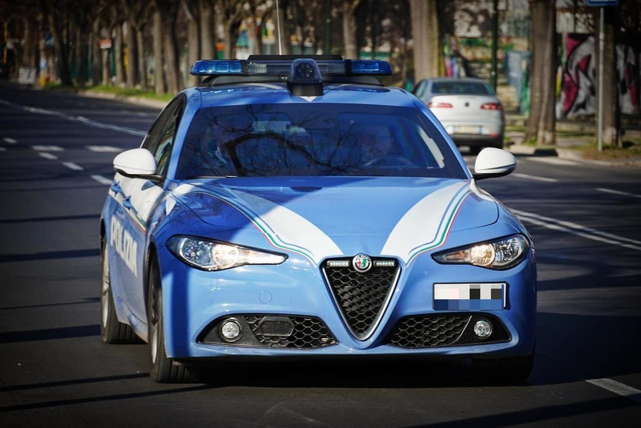 Livorno, scappa in motorino dalla polizia perché è senza patente e assicurazione