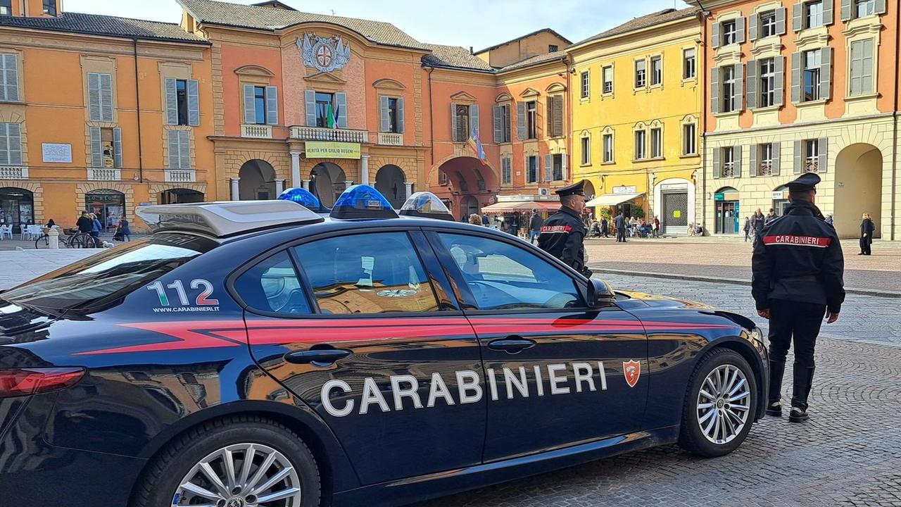 Rapina in centro storico: gli chiede una sigaretta, poi gli strappa la catenina