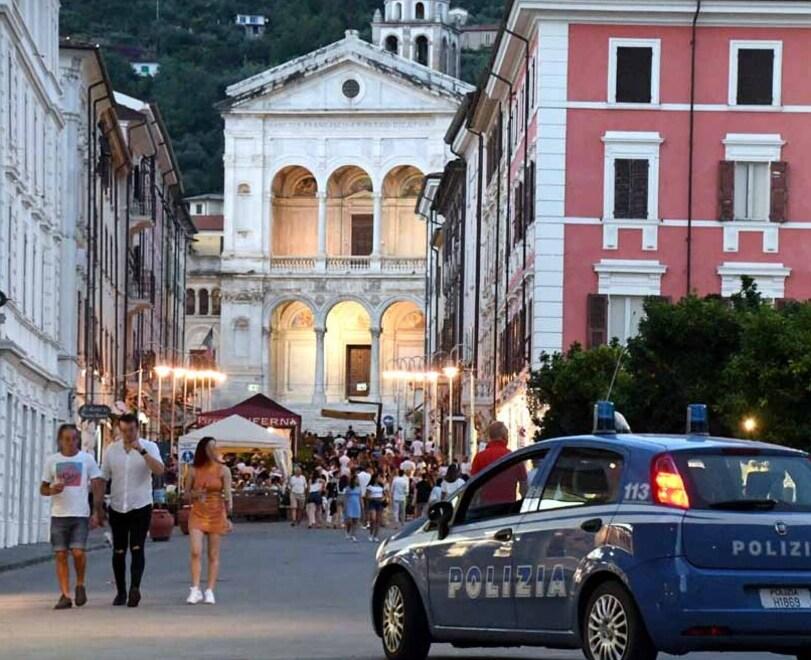 Apericena con musica e shopping: Massa pronta per la sua Notte Bianca