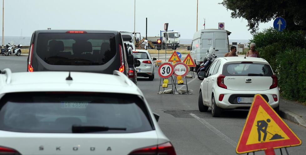 Livorno, semaforo e file ai Tre Ponti: quanto deve durare?<br>
