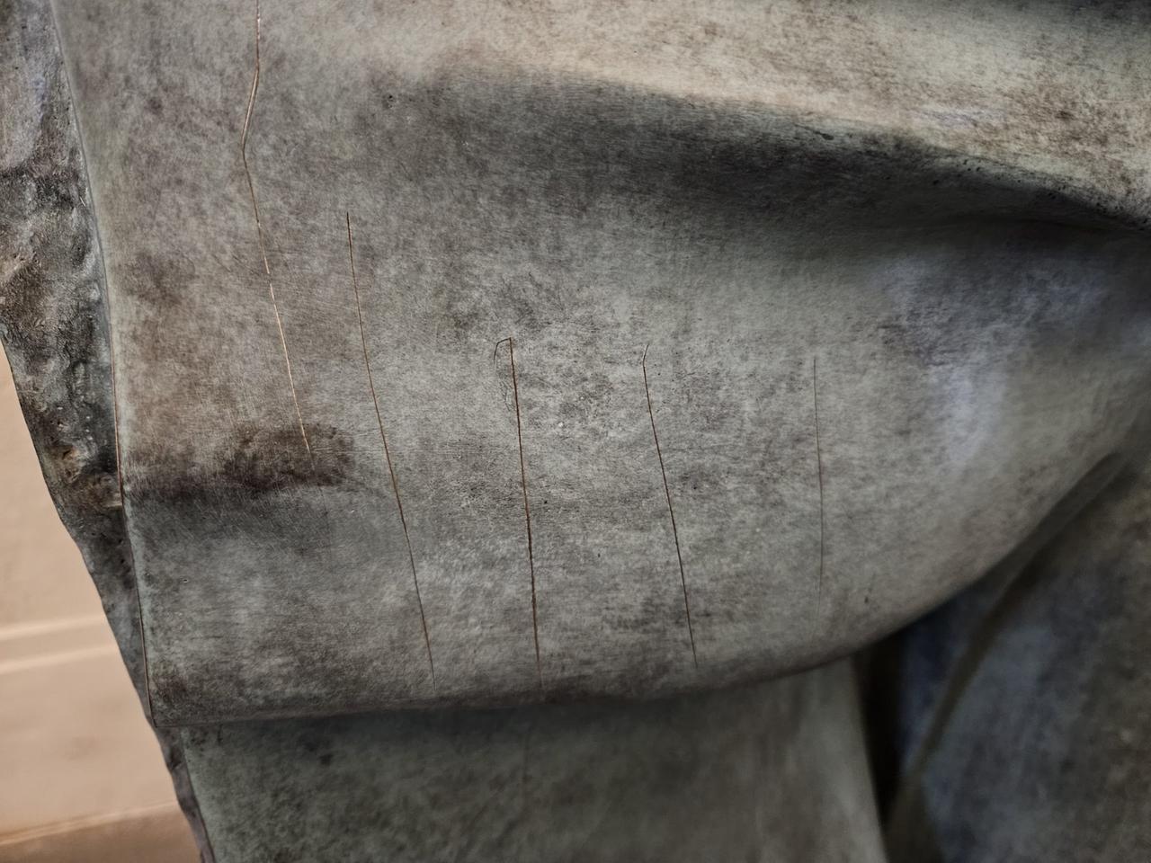 
	Una parte dell'opera vandalizzata

