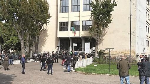 Santu Lussurgiu, decine di volantini pieni di minacce contro un compaesano: 83enne a processo per stalking