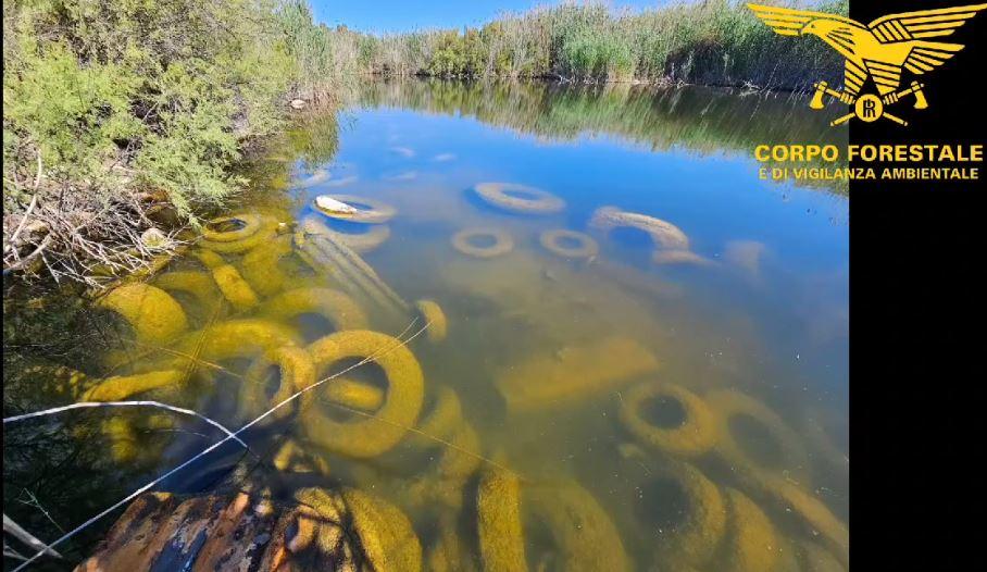 Rifiuti nell’oasi naturalistica di Molentargius: sedici persone indagate dalla Forestale