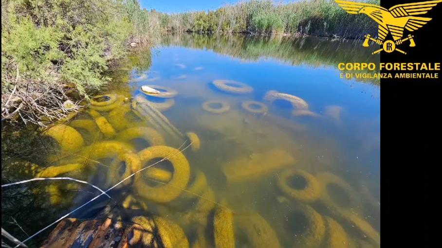 Rifiuti nell’oasi naturalistica di Molentargius: sedici persone indagate dalla Forestale