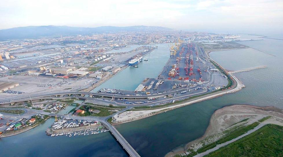 Porto di Livorno, scoppia il caos per i Ro-Ro in Tdt: Guerrieri chiede lumi a Grimaldi