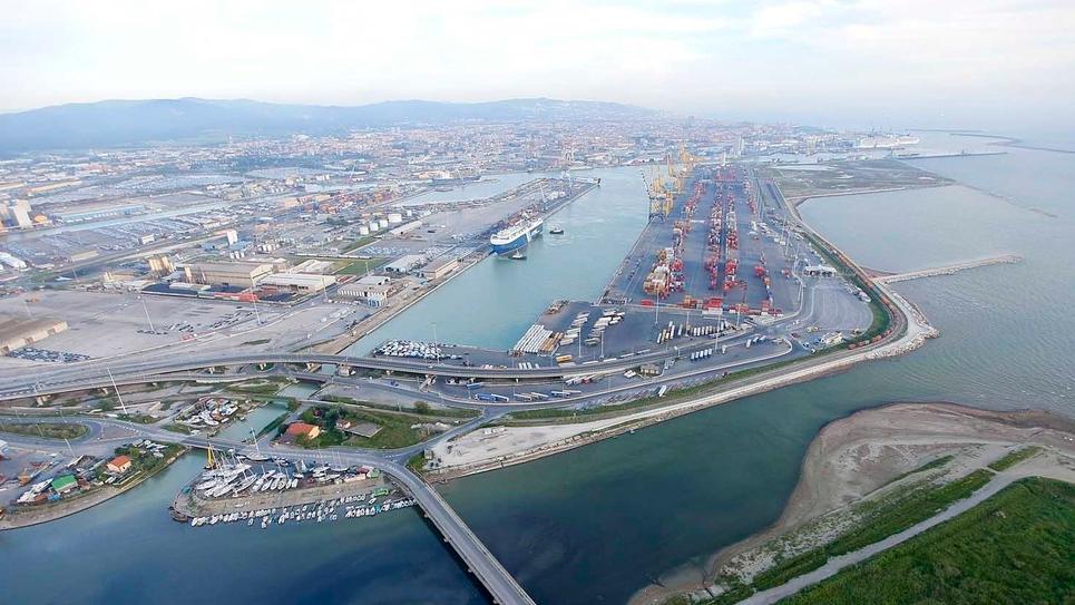 Porto di Livorno, scoppia il caos per i Ro-Ro in Tdt: Guerrieri chiede lumi a Grimaldi