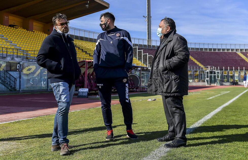 Silvio Aimo, Marco Amelia e Giorgio Heller sul prato dell’Armando Picchi (foto Pentafoto)