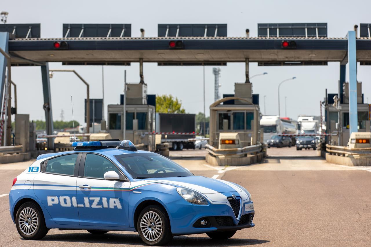 Ferrara, sorpresi con 20 chili di marijuana in auto: fermati dalla polizia