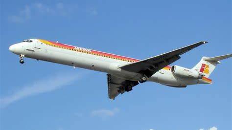 «Non partire, resta con me». Dopo la telefonata della fidanzata scende dall'aereo pronto al decollo