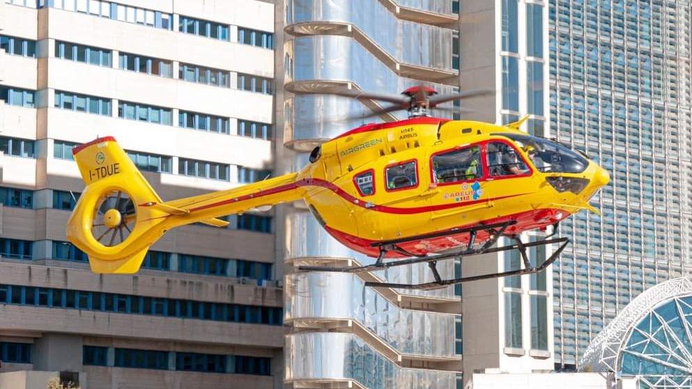 Assemini, operaio cade da un capannone da quattro metri di altezza