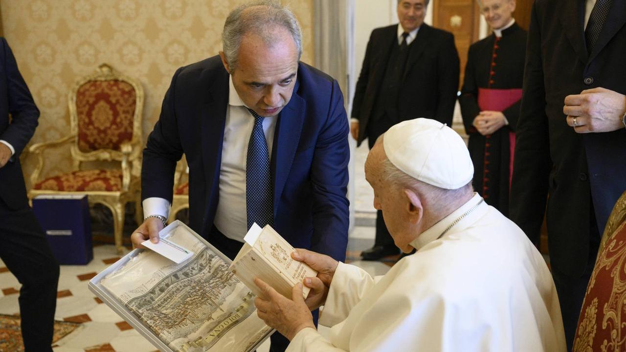 L’aceto balsamico di Modena in dono al Papa per celebrare il Tour de France in Emilia