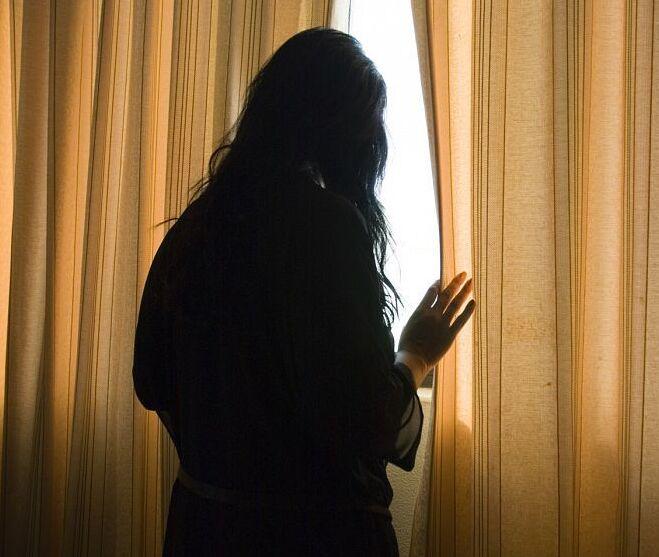 Maltratta e minaccia la moglie: «Quando denunci ti uccido»