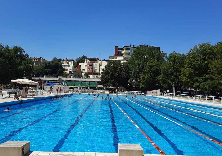 Ruba nello spogliatoio della piscina di Vignola, arrestato un neo diciottenne