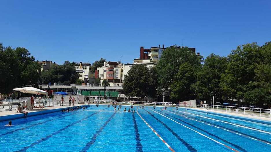 Ruba nello spogliatoio della piscina di Vignola, arrestato un neo diciottenne