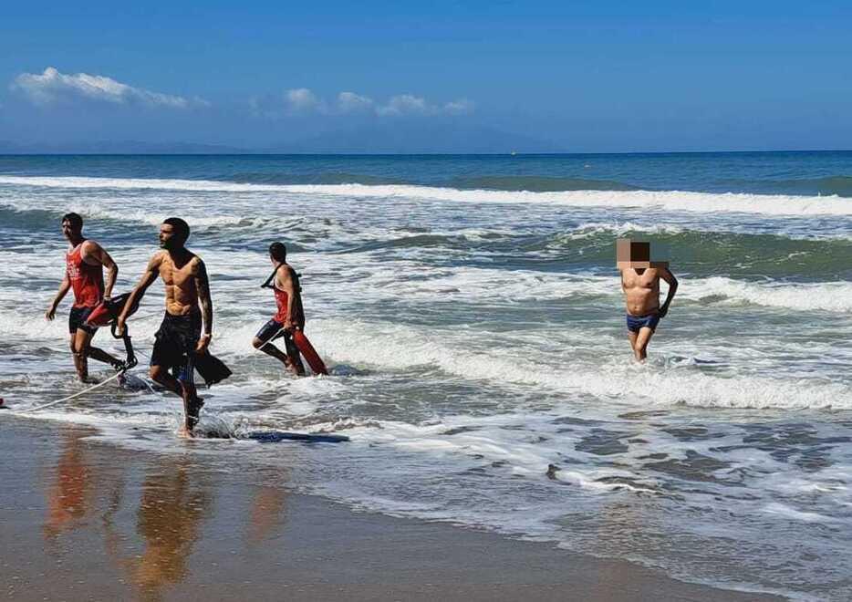 
	I bagnini e l'uomo salvato

