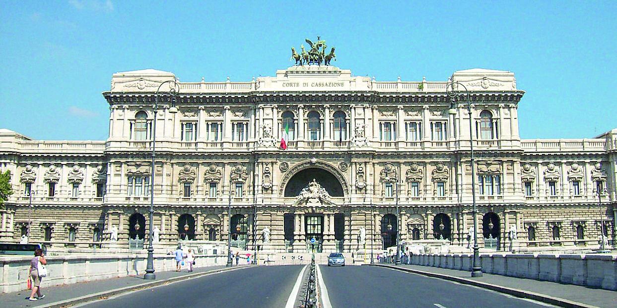 Poliziotto assolto in via definitiva: «Non depistò le indagini per rapina»